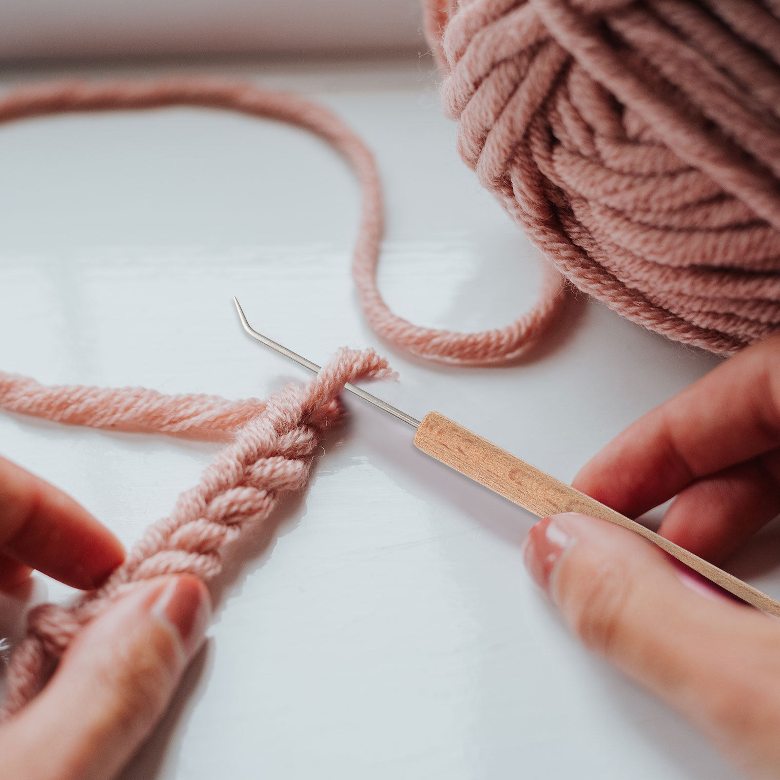 Wooden Crochet Hooks Ergonomic Handle - 1 buah alat merajut dengan gagang